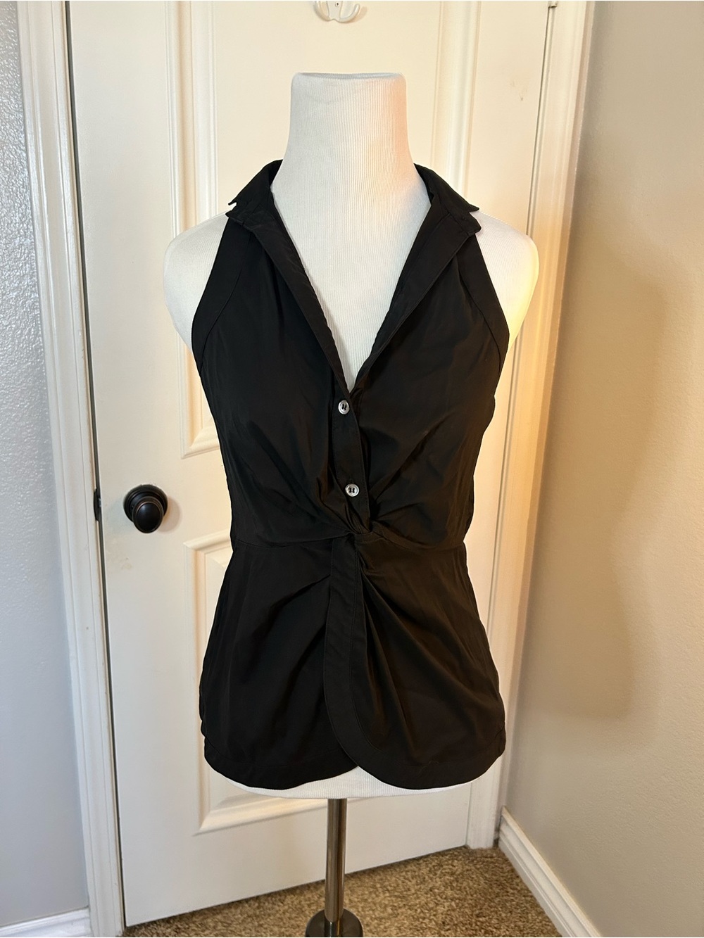 BCBGMaxAzria Black Sleeveless Button-Front Twist Blouse